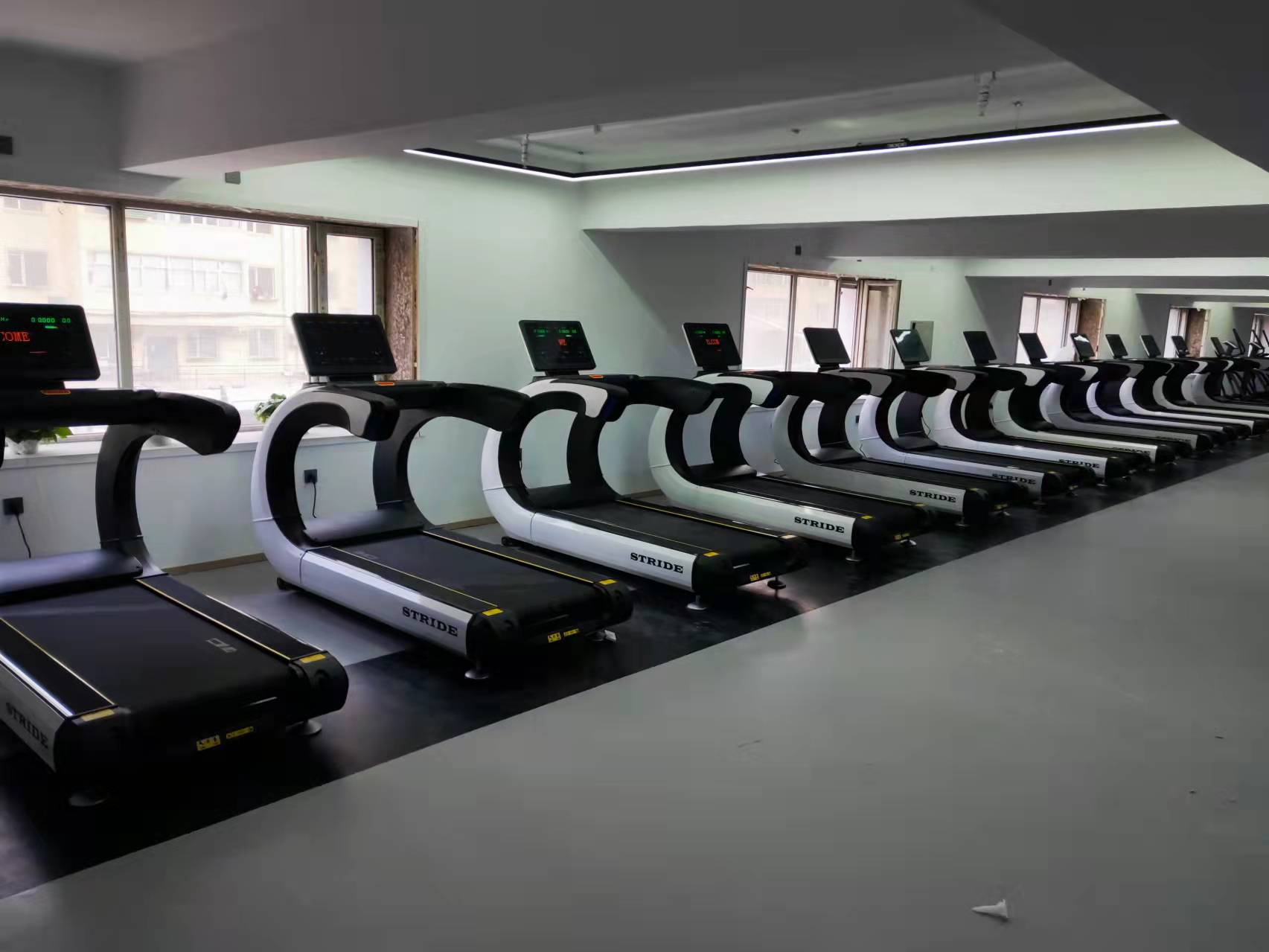 1758871252137107.jpg 佳木斯(sī)萊恩健身(益(yì)海花(huā)園店).jpg